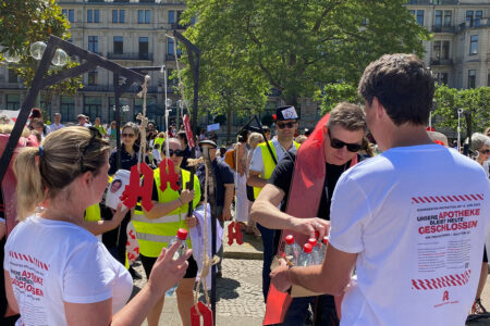 Wasserspende bei Protesttag der Apotheken